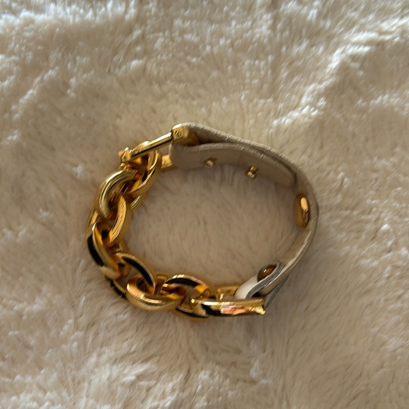 Leather and gold hardware bracelet. - Picture 4 of 6